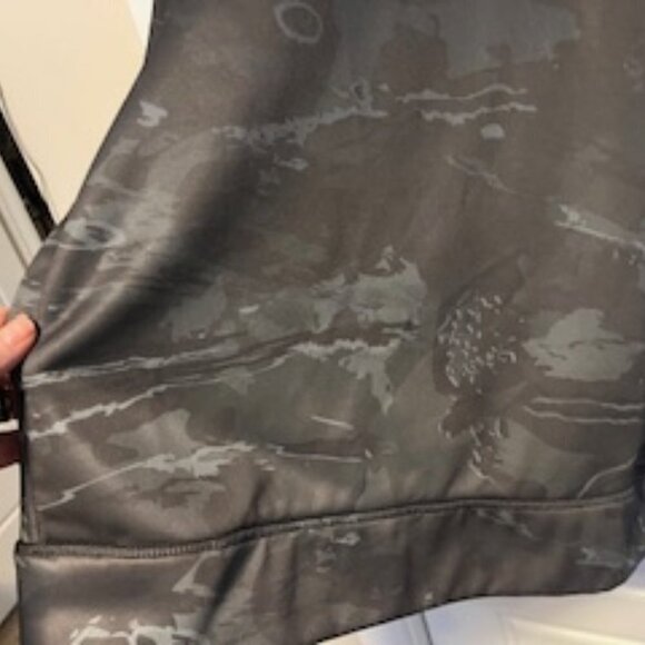 Men's Under Armour Sweatshirt, Size XL Black & Gray Camo patterned - Picture 3 of 9
